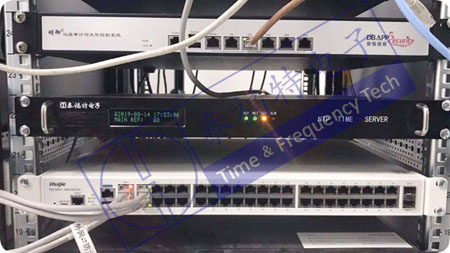 HJ系列NTP時間校準(zhǔn)授服務(wù)器投運實景圖 HJ系列NTP時間校準(zhǔn)授服務(wù)器投運實景圖